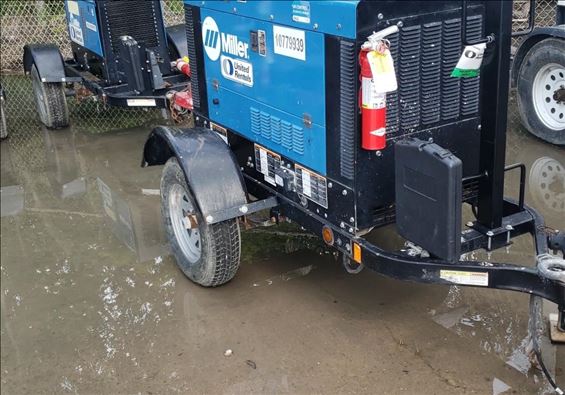 2018 Miller Welders Big Blue 300R Welder