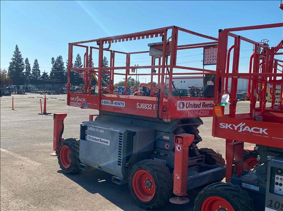 2014 Skyjack SJ6832RT Scissor Lift