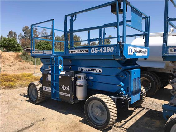 2015 Genie GS-4390 RT Scissor Lift