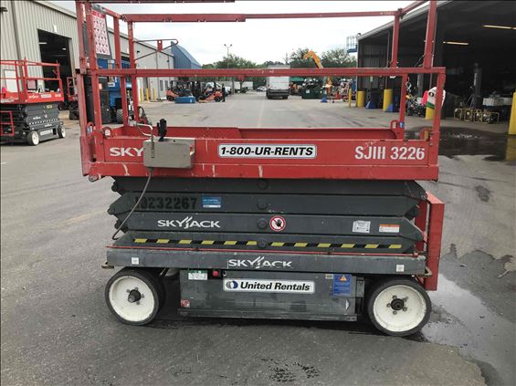 2014 Skyjack SJIII3226 Scissor Lift
