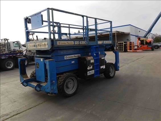 2014 Genie GS-4390 RT Scissor Lift