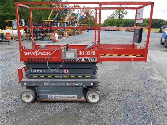 2013 Skyjack SJIII3219 Scissor Lift