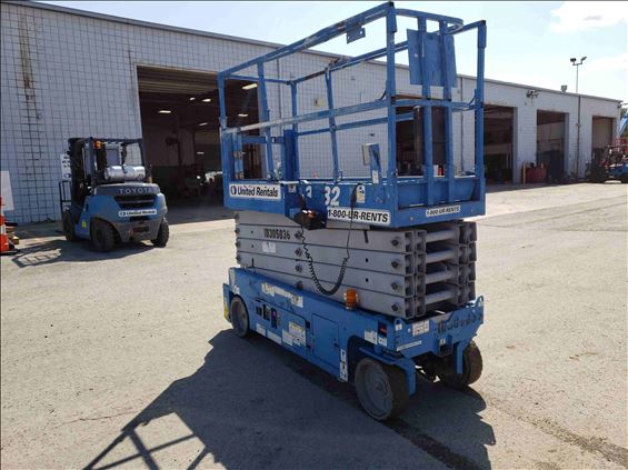 2014 Genie GS-3232 Scissor Lift