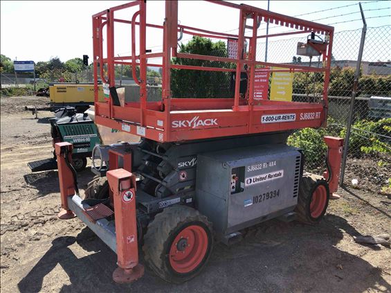 2014 Skyjack SJ6832RT Scissor Lift