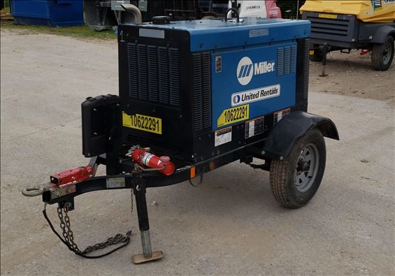 2017 Miller Welders Big Blue 300R Welder