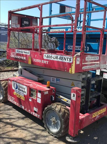 2015 MEC 3259 ERT Scissor Lift