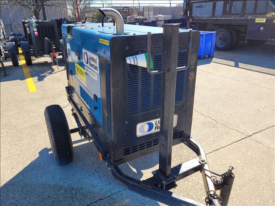2017 Miller Welders Big Blue 300R Welder