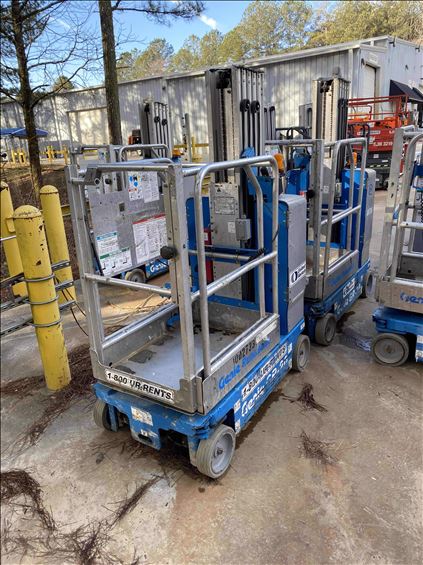 2012 Genie GR-20 Vertical Lift