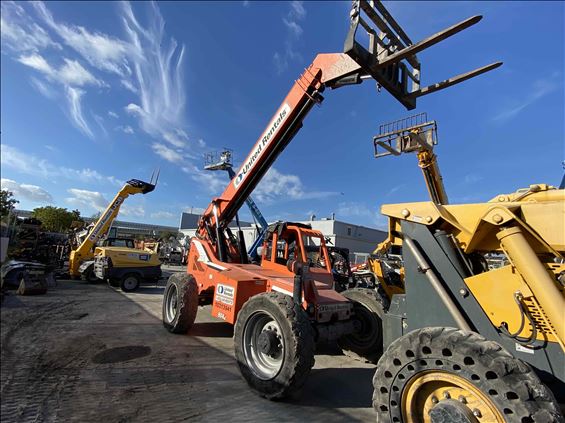 2014 SKYTRAK 8042 Rough Terrain Forklift