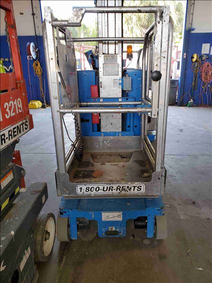2014 Genie GR-20 Vertical Lift