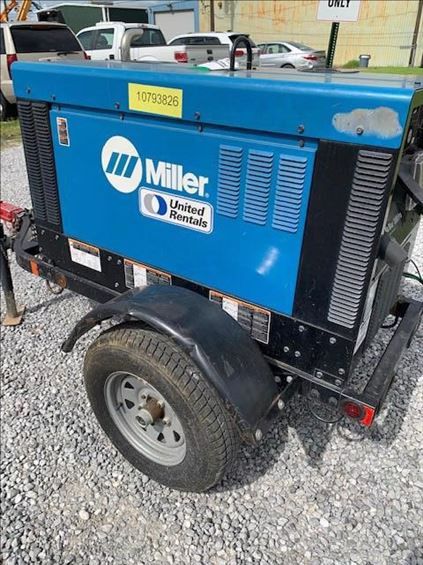 2018 Miller Welders Big Blue 300R Welder