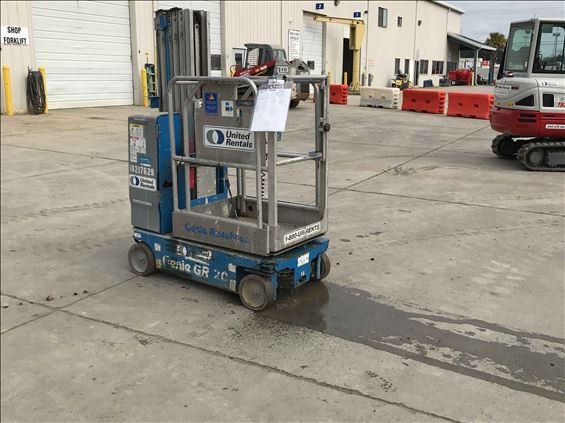 2014 Genie GR-20 Vertical Lift