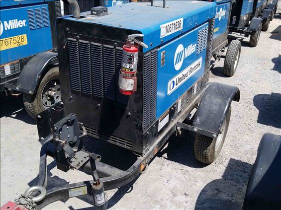 2017 Miller Welders Big Blue 300R Welder