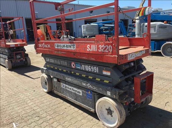 2013 Skyjack SJIII3220 Scissor Lift