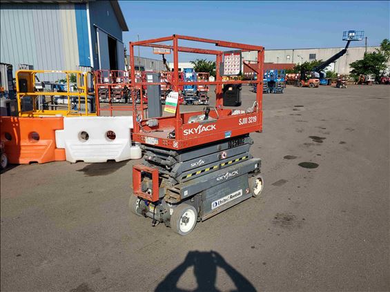 2014 Skyjack SJIII3219 Scissor Lift