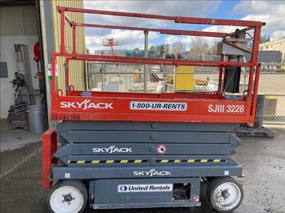 2015 Skyjack SJIII3226 Scissor Lift