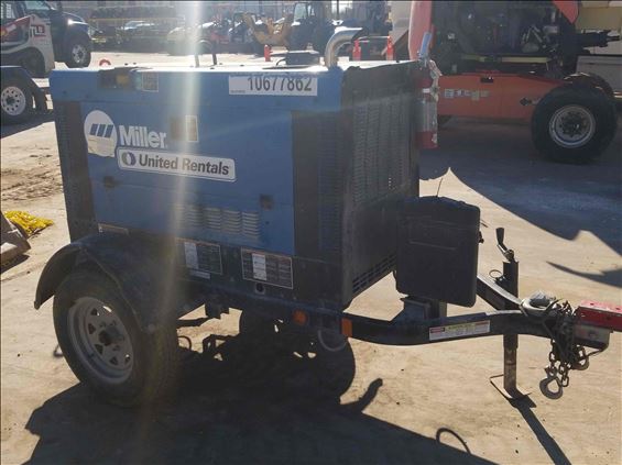 2017 Miller Welders Big Blue 300R Welder