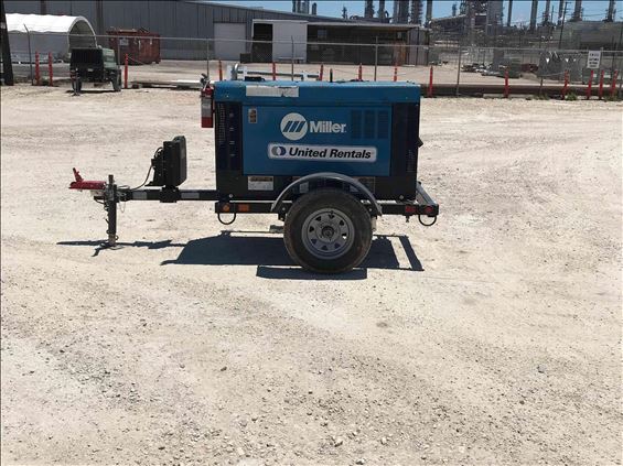2017 Miller Welders Big Blue 300R Welder