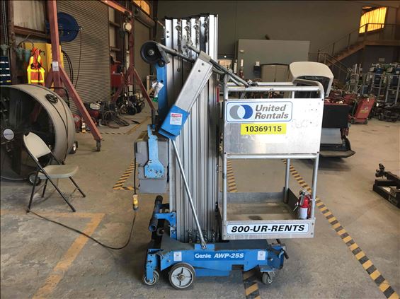 2015 Genie AWP-25SDC Pusharound Lift