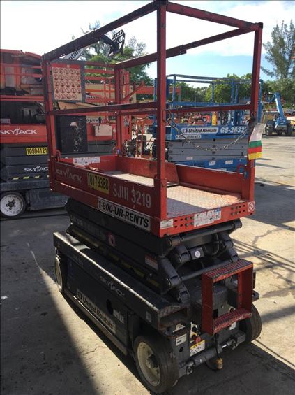 2013 Skyjack SJIII3219 Scissor Lift