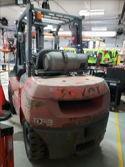 2013 Toyota 7FGU35 Warehouse Forklift