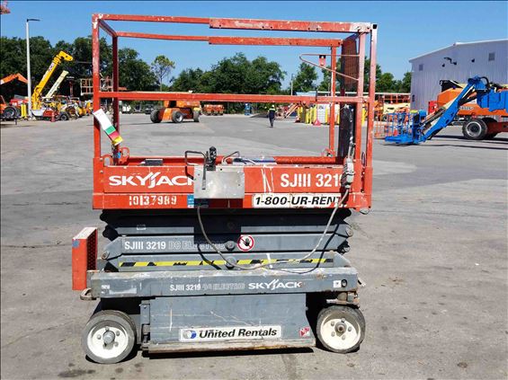 2013 Skyjack SJIII3219 Scissor Lift
