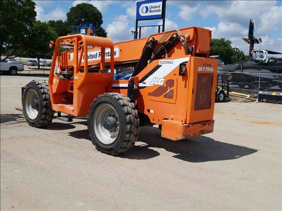 2014 SKYTRAK 8042 Rough Terrain Forklift