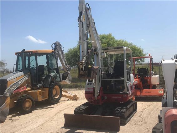 2015 Takeuchi TB240 Mini-Excavator