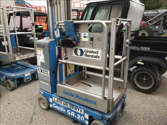 2011 Genie GR-20 Vertical Lift