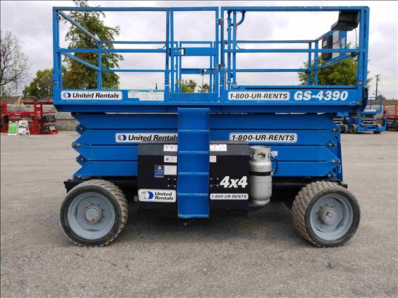 2014 Genie GS-4390 RT Scissor Lift