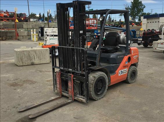 2013 Toyota 8FGU30 Warehouse Forklift