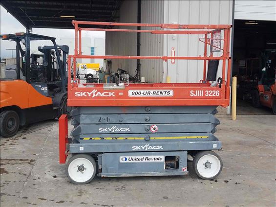 2014 Skyjack SJIII3226 Scissor Lift