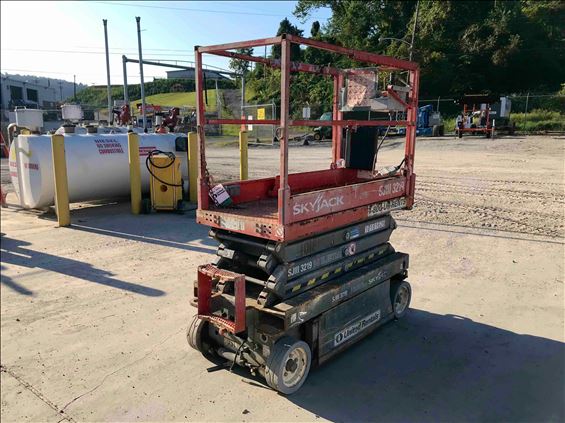 2013 Skyjack SJIII3219 Scissor Lift