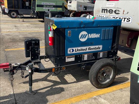2017 Miller Welders Big Blue 300R Welder