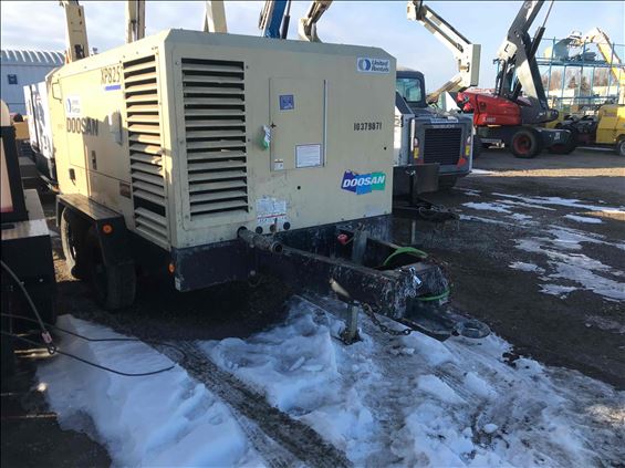 2015 Doosan XP825WCU-FX-T3 Air Compressor