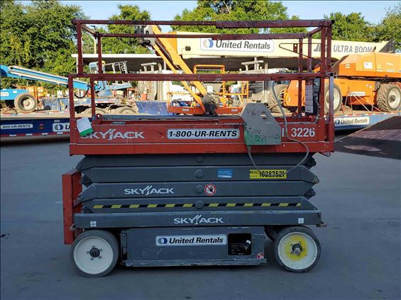 2014 Skyjack SJIII3226 Scissor Lift