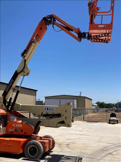 2013 JLG E400AJPN Boom Lift