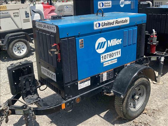 2018 Miller Welders Big Blue 300R Welder