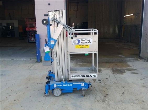 2015 Genie AWP-25SDC Pusharound Lift