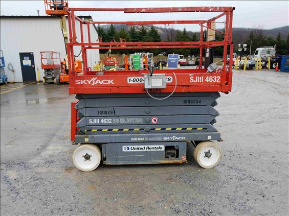 2013 Skyjack SJIII4632 Scissor Lift
