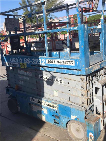 2015 Genie GS-3232 Scissor Lift