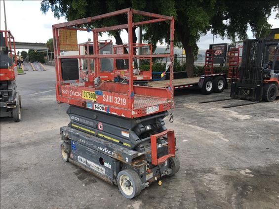 2013 Skyjack SJIII3219 Scissor Lift