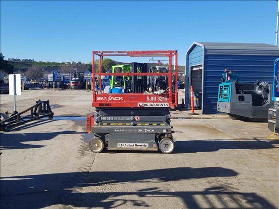 2013 Skyjack SJIII3219 Scissor Lift