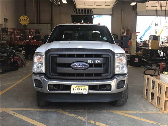 2016 Ford F-350 CREW CAB Truck