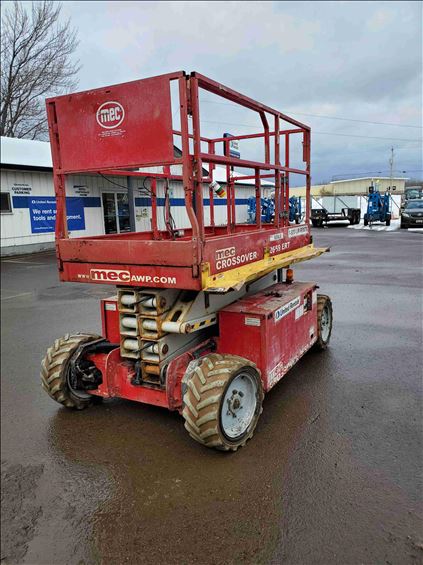 2015 MEC 2659ERT Scissor Lift