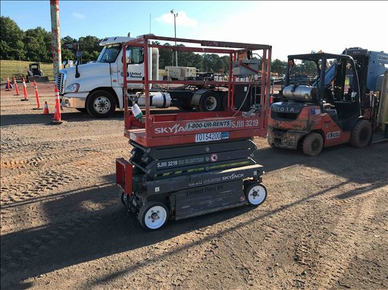 2013 Skyjack SJIII3219 Scissor Lift