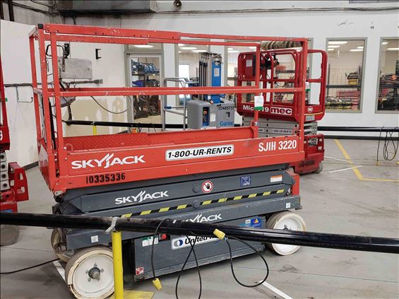 2015 Skyjack SJIII3220 Scissor Lift