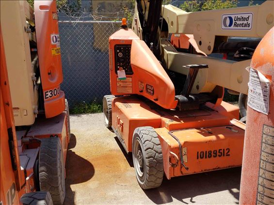 2013 JLG E400AJPN