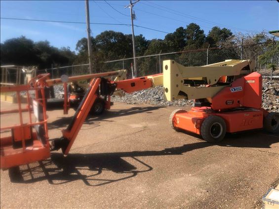 2012 JLG E400AJ Boom Lift
