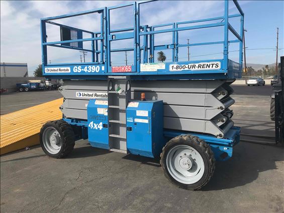 2013 Genie GS-4390 RT Scissor Lift